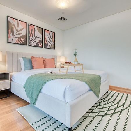 Unbeatable Rate Stylish 1Br With Balcony Near Metro By Deluxe Holiday Homes Dubai Exterior photo